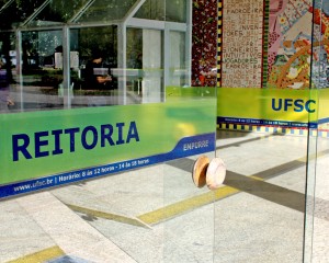 reitoria_porta2